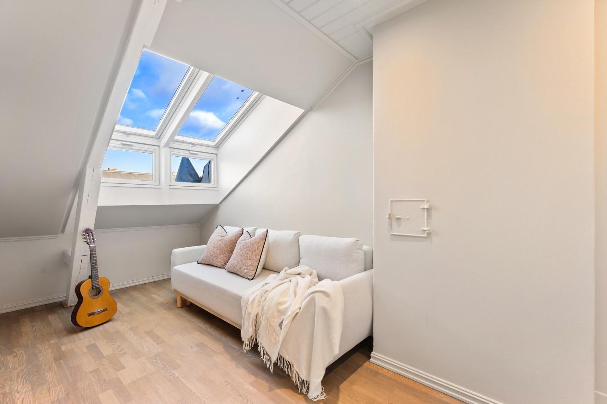 Large Penthouse With Roof Terrace Apartment *