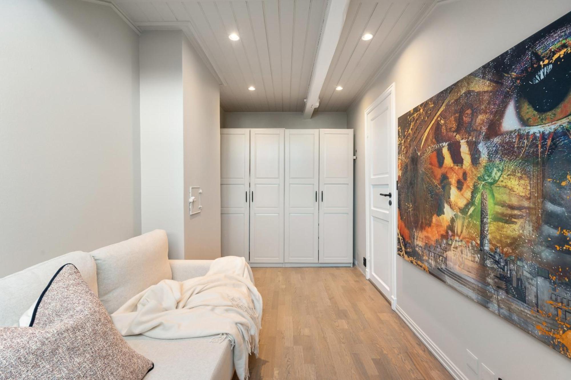 Large Penthouse With Roof Terrace *