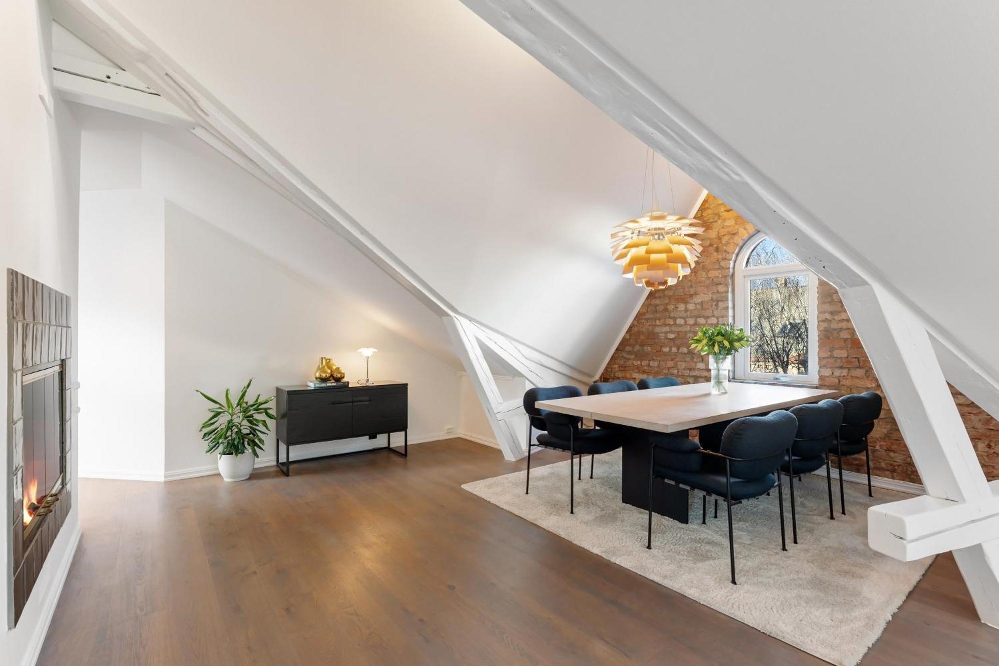 Large Penthouse With Roof Terrace Apartment