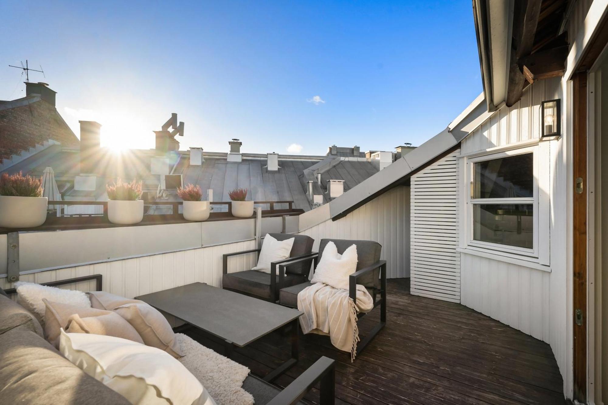 Large Penthouse With Roof Terrace