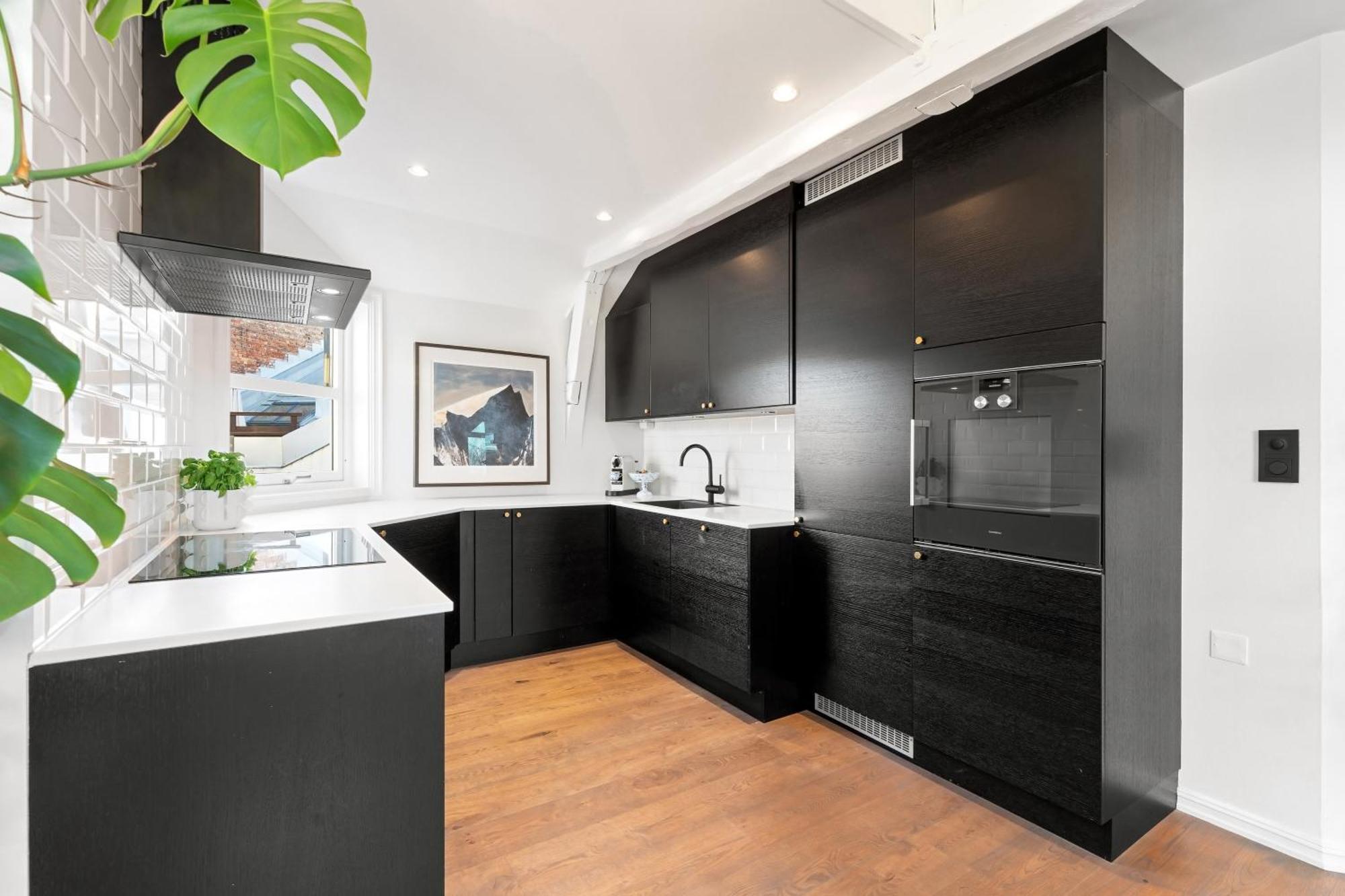 Large Penthouse With Roof Terrace Apartment *